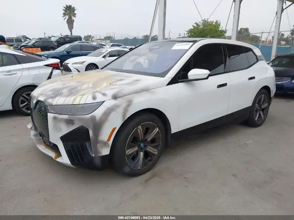 WB523CF01NCK27983 2022 BMW IX - Image 2