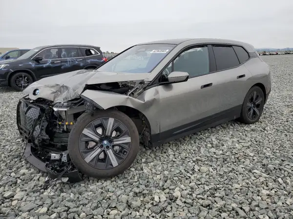 WB523CF01SCU08643 2025 BMW IX - Image 1