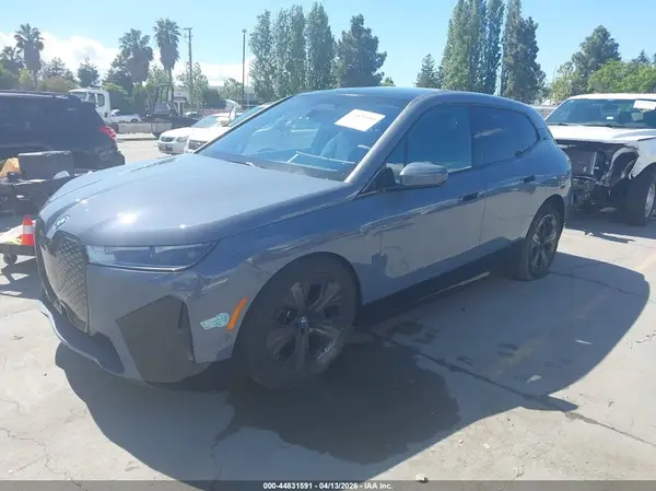 WB523CF02SCU85568 2025 BMW IX - Image 2
