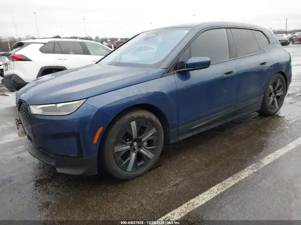 WB523CF03NCJ58228 2022 BMW IX - Image 2