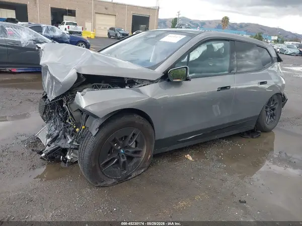 WB523CF03PCM19294 2023 BMW IX - Image 2