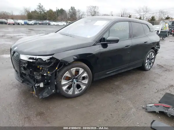 WB523CF03RCR09365 2024 BMW IX - Image 2