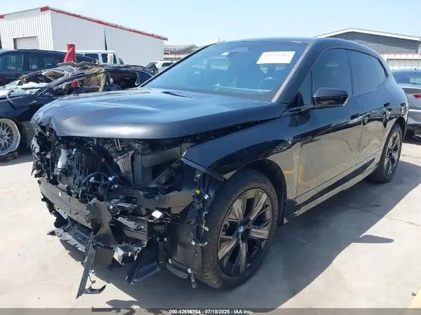 WB523CF04SCT66503 2025 BMW IX - Image 2