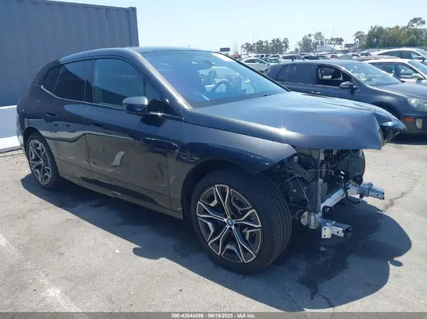 WB523CF04SCT83589 2025 BMW IX - Image 1