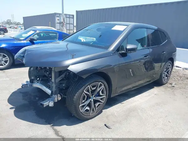 WB523CF04SCT83589 2025 BMW IX - Image 2