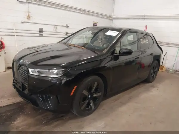 WB523CF06NCK56184 2022 BMW IX - Image 2