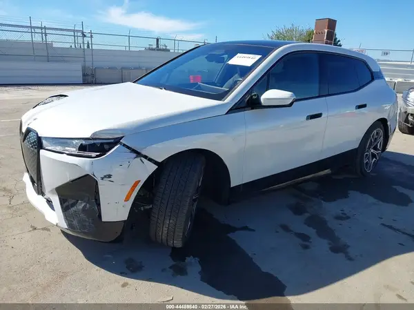 WB523CF06PCL56269 2023 BMW IX - Image 2