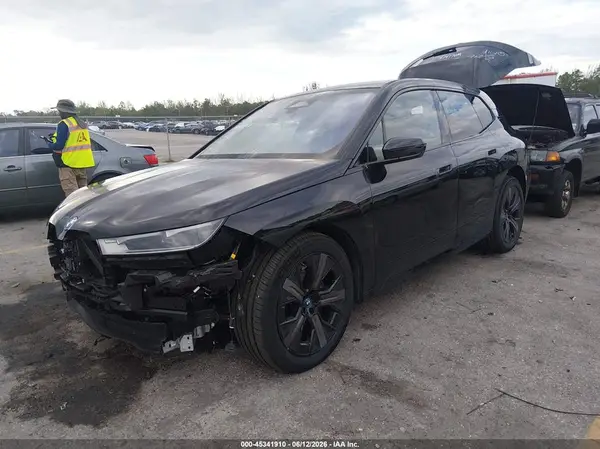 WB523CF06SCU18407 2025 BMW IX - Image 2