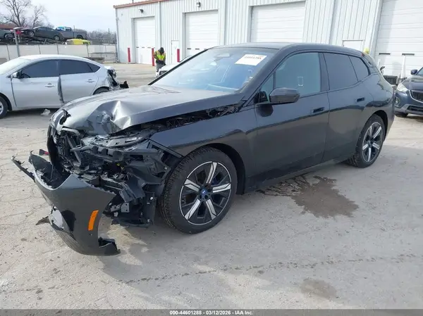 WB523CF07NCK73589 2022 BMW IX - Image 2
