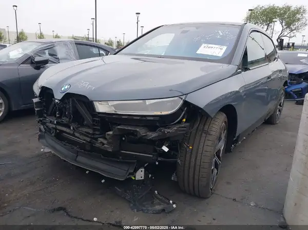 WB523CF07SCT32782 2025 BMW IX - Image 2