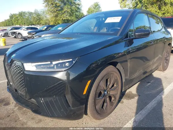 WB523CF07SCU29481 2025 BMW IX - Image 2