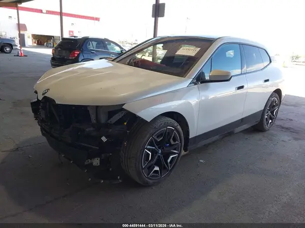 WB523CF08RCN46755 2024 BMW IX - Image 2