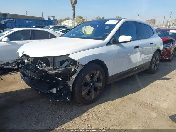 WB523CF08RCR88337 2024 BMW IX - Image 2