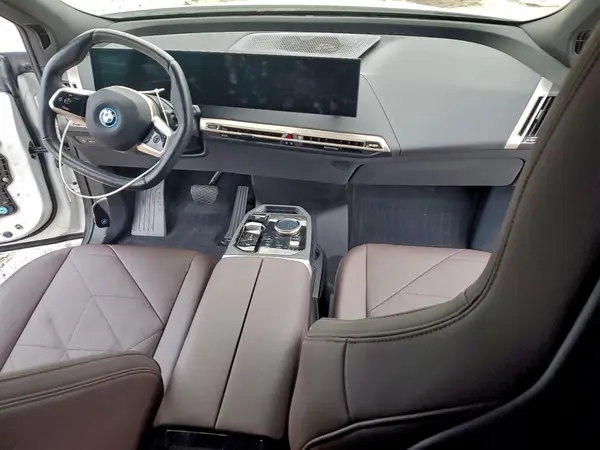WB523CF09NCK47835 2022 BMW IX - Image 8
