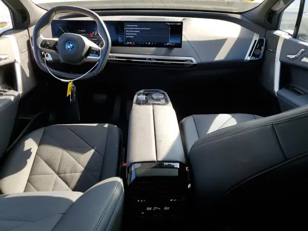 WB523CF09SCS15673 2025 BMW IX - Image 8