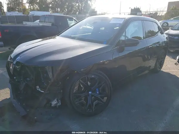 WB533CF02PCM56390 2023 BMW IX - Image 2