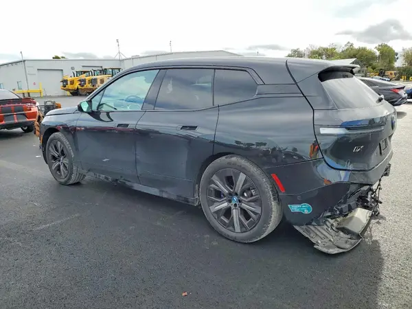 WB533CF04SCT56283 2025 BMW IX - Image 2