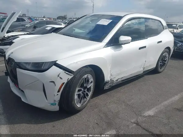 WB543CF06TCV33423 2026 BMW IX - Image 2