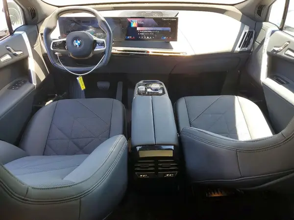 WB543CF08TCV37618 2026 BMW IX - Image 8