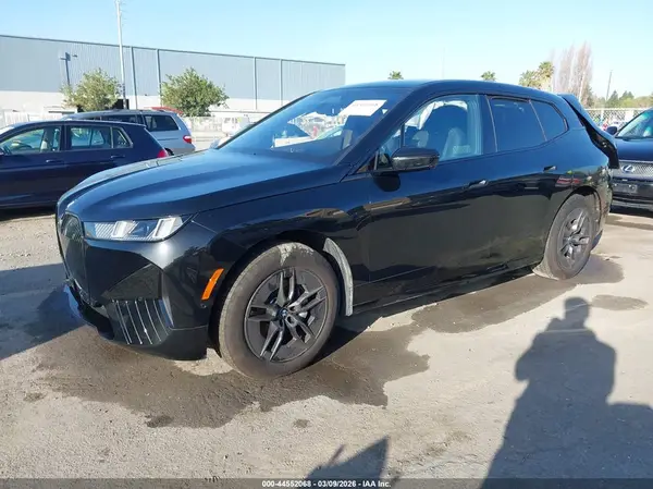 WB543CF09TCV01873 2026 BMW IX - Image 2