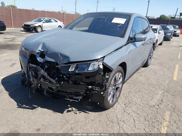 WB553CF08TCV17843 2026 BMW IX - Image 2