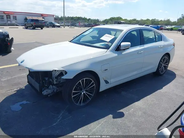 WBA13AG01NCH82967 2022 BMW 5ER - Image 2