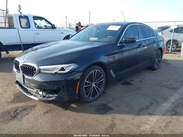 WBA13AG03MCF81022 2021 BMW 5ER - Image 2