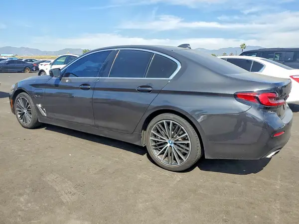 WBA13AG03NCH77642 2022 BMW 5ER - Image 2
