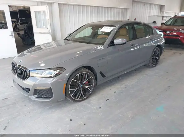 WBA13AG04MCF36168 2021 BMW 5ER - Image 2