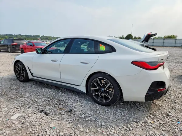 WBA13AW07NFL99564 2022 BMW M4 - Image 2