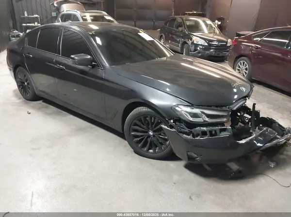 WBA13BJ02NWX84740 2022 BMW 5ER - Image 1