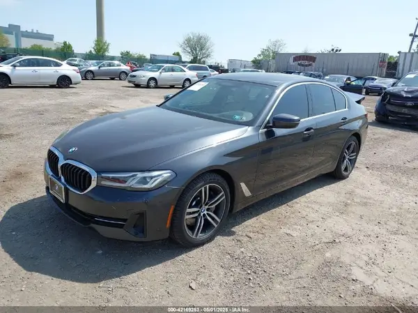 WBA13BJ04MCF43555 2021 BMW 5ER - Image 2