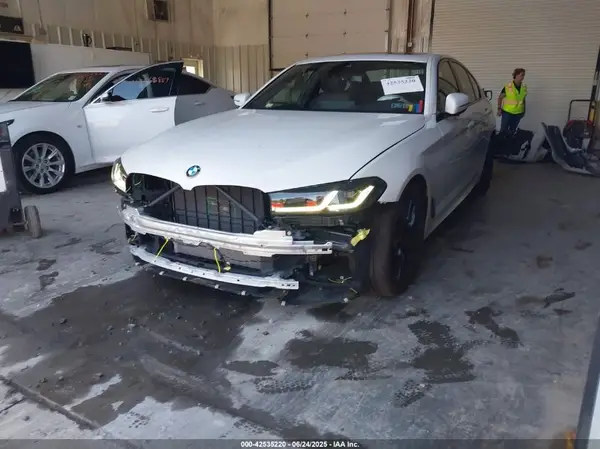 WBA13BJ04NWX56910 2022 BMW 5ER - Image 2