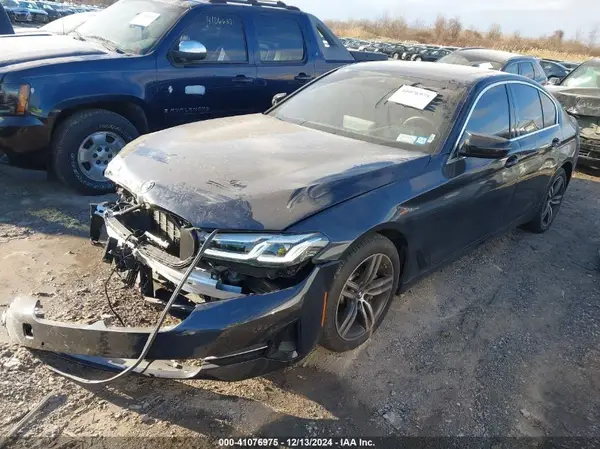 WBA13BJ05NWX58987 2022 BMW 5ER - Image 2