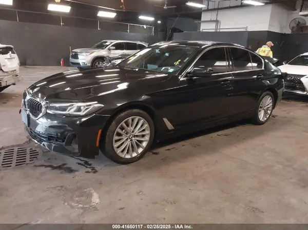 WBA13BJ05NWX75627 2022 BMW 5ER - Image 2