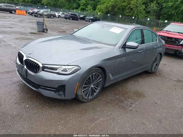 WBA13BJ08MCF06170 2021 BMW 5ER - Image 2