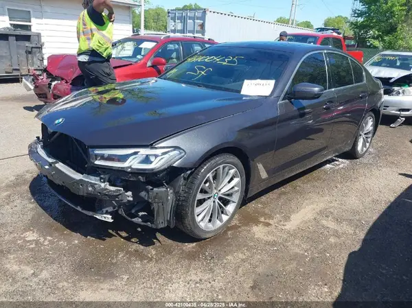 WBA13BJ0XMWX00677 2021 BMW 5ER - Image 2
