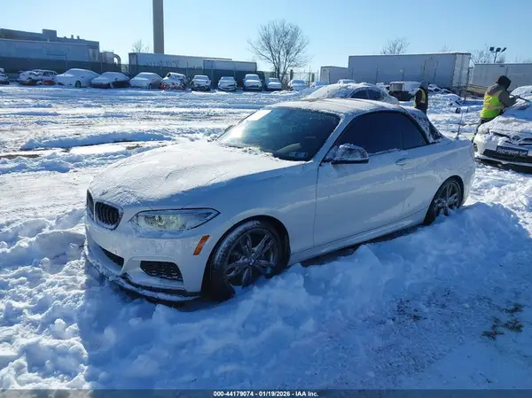 WBA1M5C56GV327252 2016 BMW M2 - Image 2