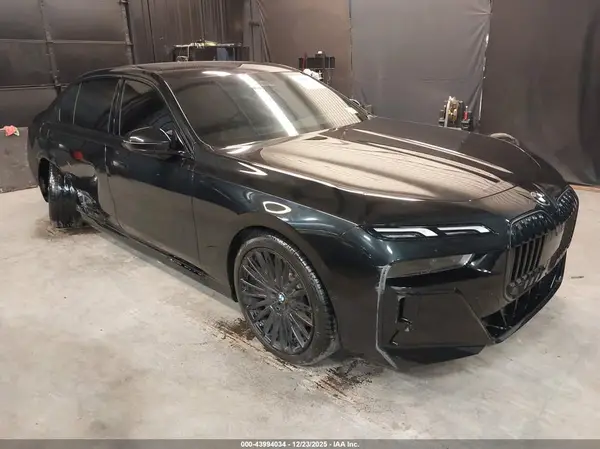 WBA33EH07RCT01847 2024 BMW 7ER - Image 1