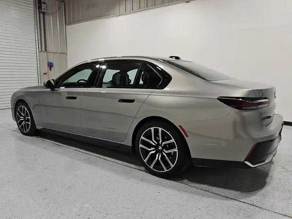WBA33EH08RCS18086 2024 BMW 7ER - Image 2