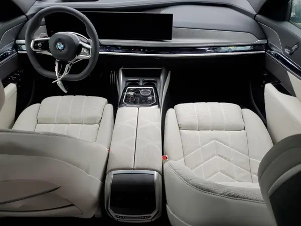 WBA33EJ02SCU84784 2025 BMW 7ER - Image 8