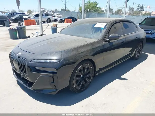 WBA33EJ03SCU72563 2025 BMW 7ER - Image 2