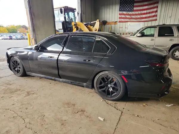 WBA33EJ05RCP05157 2024 BMW 7ER - Image 2