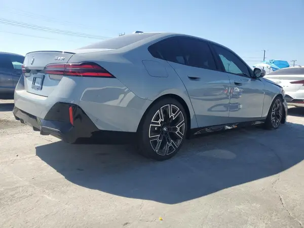 2026 BMW 5 Series COPART lot 81964905 auction photo 3