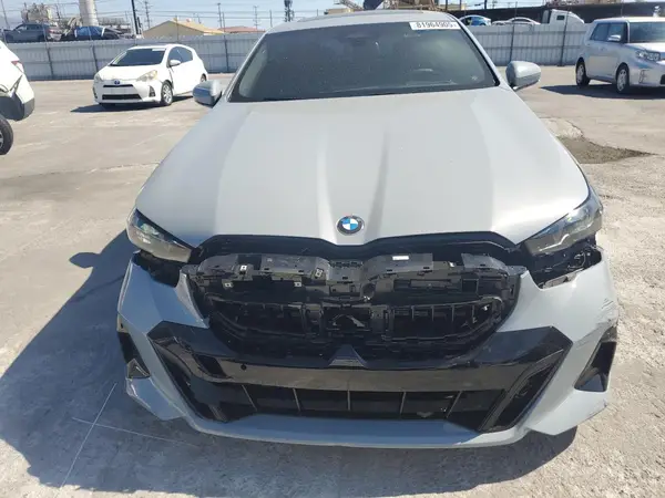 2026 BMW 5 Series COPART lot 81964905 auction photo 5