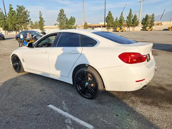 WBA4F7C54HG786997 2017 BMW 4ER - Image 2