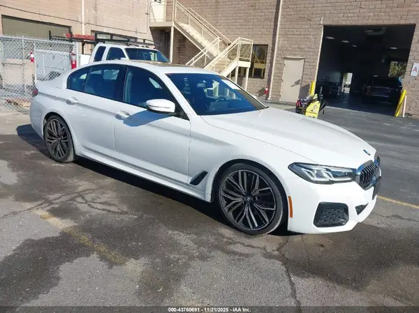 WBA53BH01MCF98648 2021 BMW 5ER