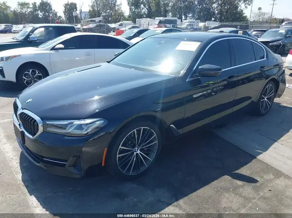 WBA53BH03MCF82063 2021 BMW 5ER - Image 2