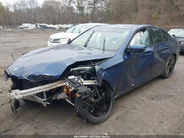 WBA53BH04MCF15438 2021 BMW 5ER - Image 2