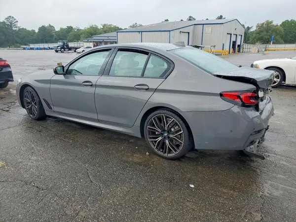WBA53BH04MCF27802 2021 BMW 5ER - Image 2